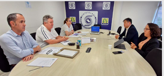 Direntes do SINTETEL negociam com os representantes da BT