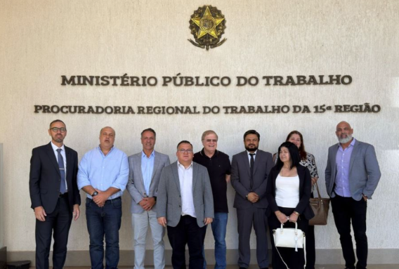 Dirigentes comerciários paulistas participam de reunião na sede do Ministério Público do Trabalho em Campinas