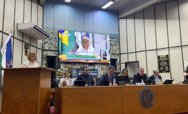 Regina Pessoti participa de debate promovido na Câmara Municipal de Ribeirão Preto