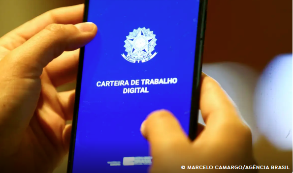 Taxa de desemprego cai para 5,4%, a menor desde 2012