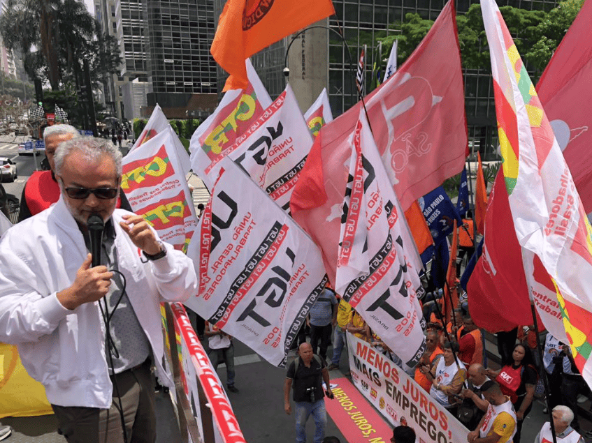 UGT e centrais sindicais realizam protesto na frente do Banco Central contra a alta dos juros