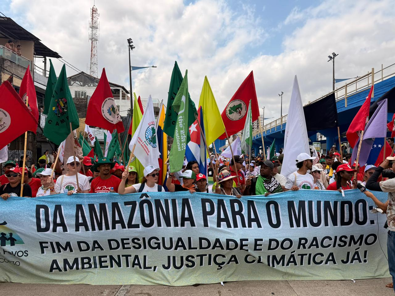 UGT fortalece agenda sindical e participa da Marcha dos Povos pelo Clima em Belém, que reuniu milhares de pessoas