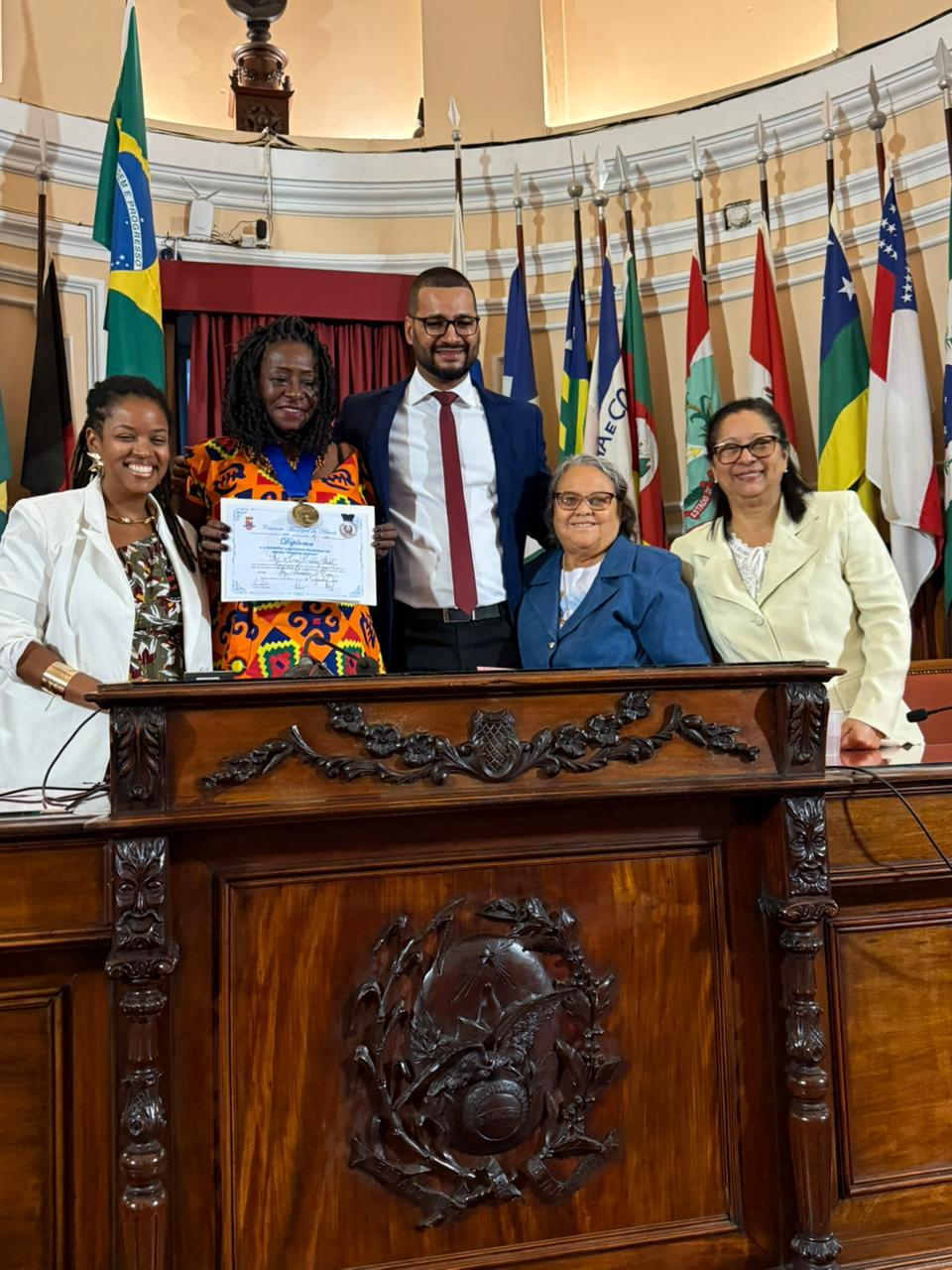 Ana Cristina Duarte recebe Medalha Marielle Franco em cerimônia na Câmara de Niterói