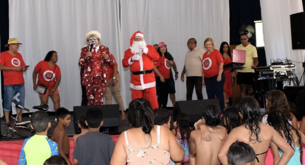 Chegada do Papai Noel anima o Clube dos Comerciários de Ribeirão Preto