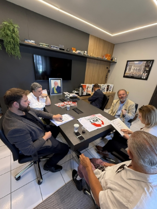 Leocides Fornazza e lideranças sindicais se reúnem com Ministra Gleisi Hoffmann