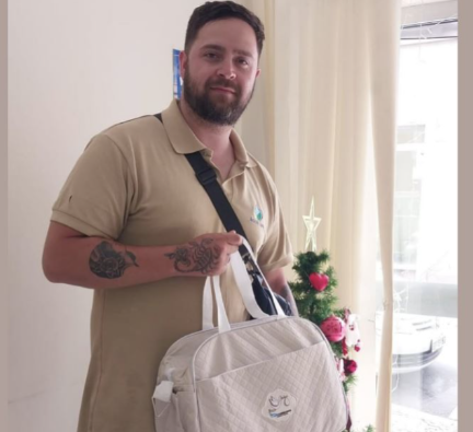 Sincomerciários de Bragança Paulista entrega kit bebê para papai associado
