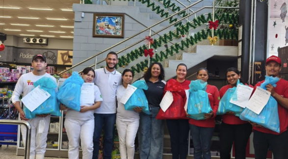 Sindicato de Presidente Venceslau entrega Kits Bebê para funcionários do Supermercado Triunfo
