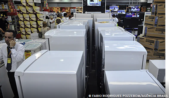 Vendas no comércio voltam a ganhar fôlego e crescem 0,5% em outubro