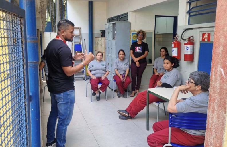Departamento de Segurança do Trabalho promove ação de orientação na Emef Guiomar Cabral