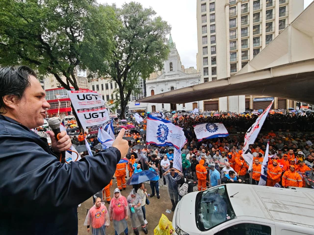 Eletricitários protestam contra caducidade da Enel em SP