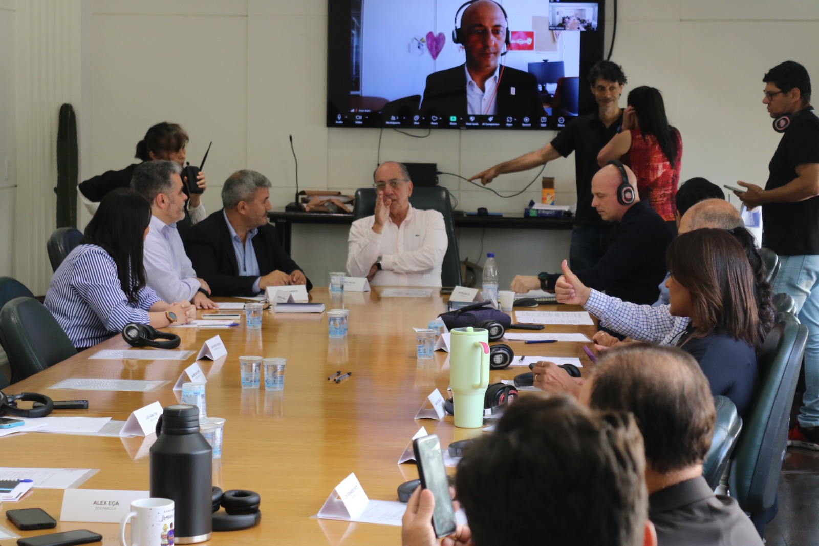 Encontro reúne lideranças sindicais e representantes do Carrefour para debate sobre direitos e condições de trabalho
