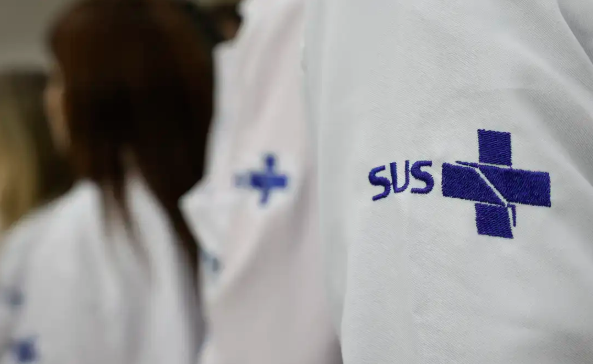 Março Azul: exames para rastrear câncer de intestino triplicam no SUS