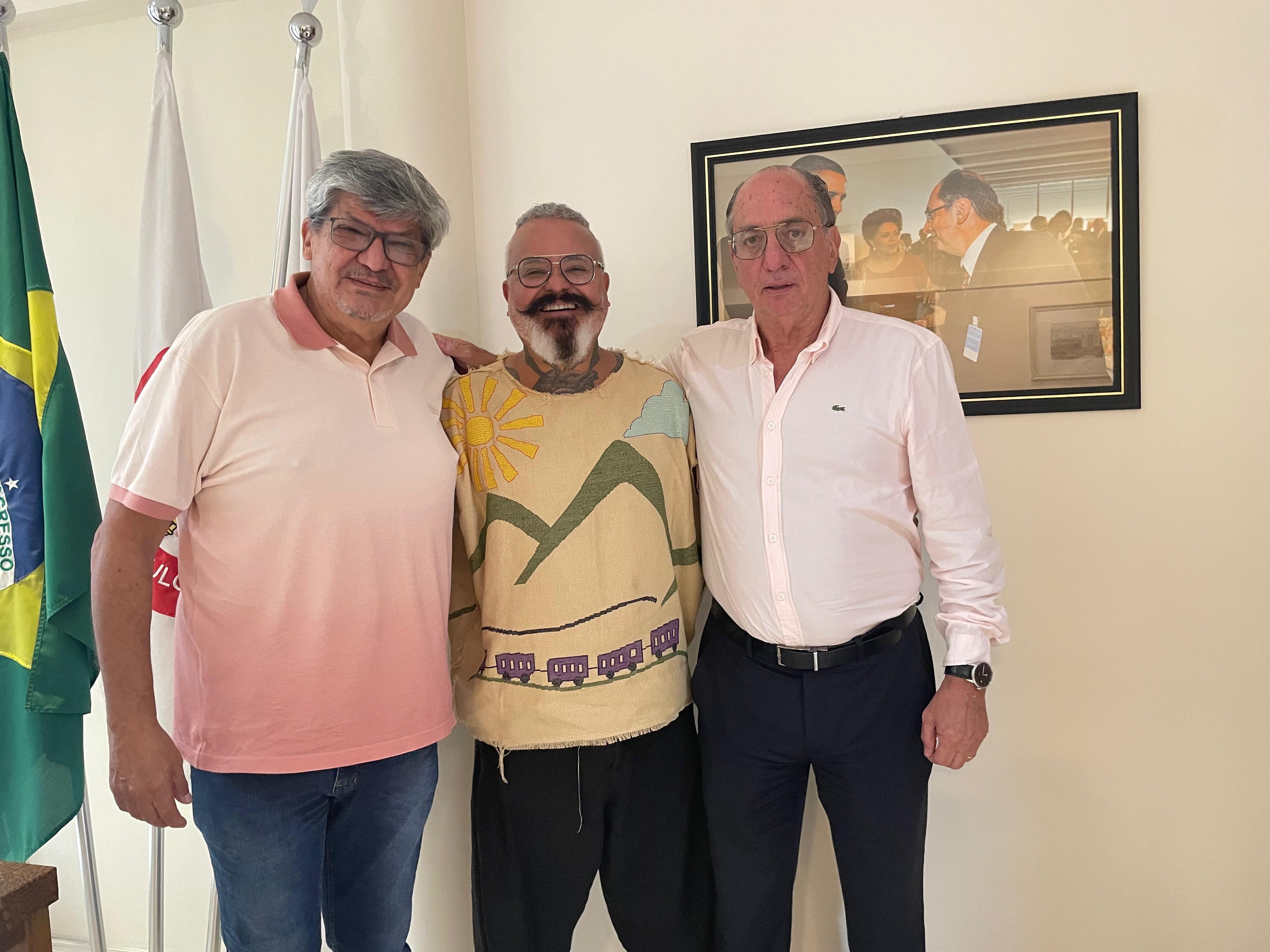 Ronaldo Fraga visita Sindicato dos Comerciários de São Paulo e confirma participação na Exposição de 1º de Maio da UGT