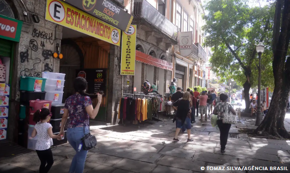 Vendas no comércio crescem 0,4% em janeiro e igualam patamar recorde