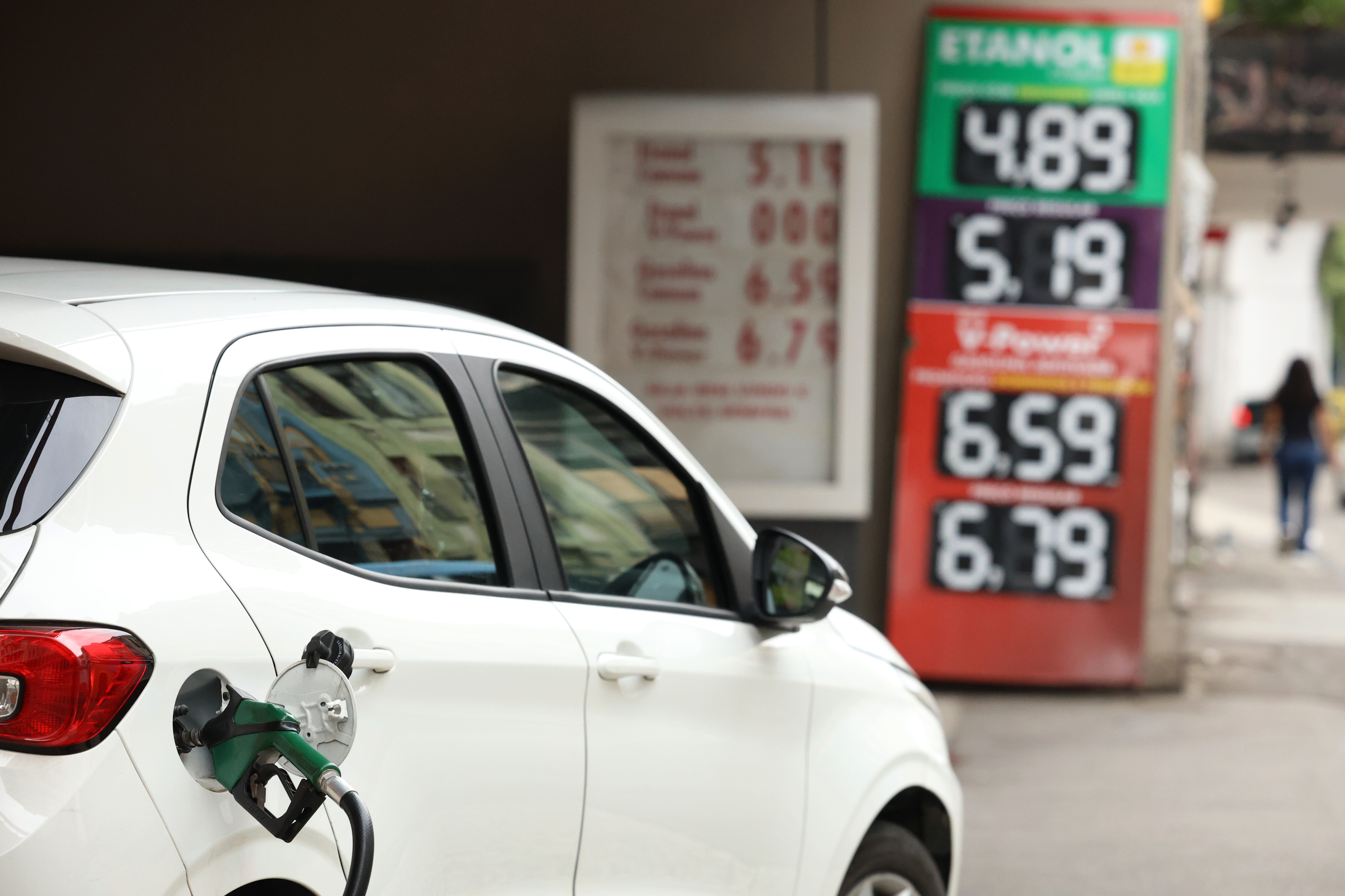 Entenda as medidas do governo até agora para reduzir o impacto da guerra no preço dos combustíveis