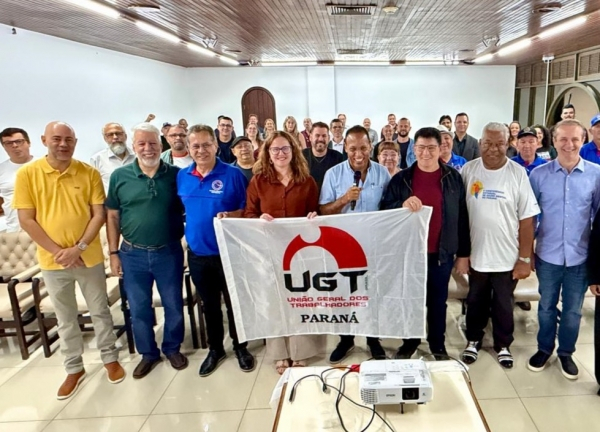 FECEP marca presença em encontro da UGT Paraná, com lançamento de Livro e Palestra