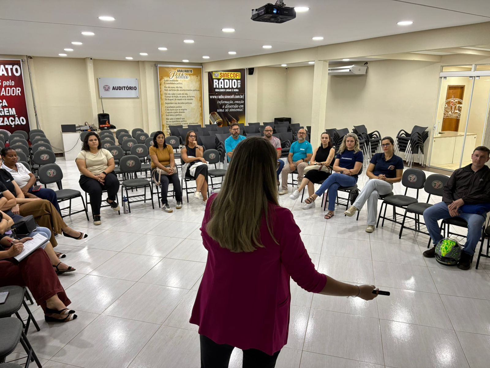 Saúde Mental e Legislação: Talk sobre a NR-1 debate o lado humano da produtividade em Foz