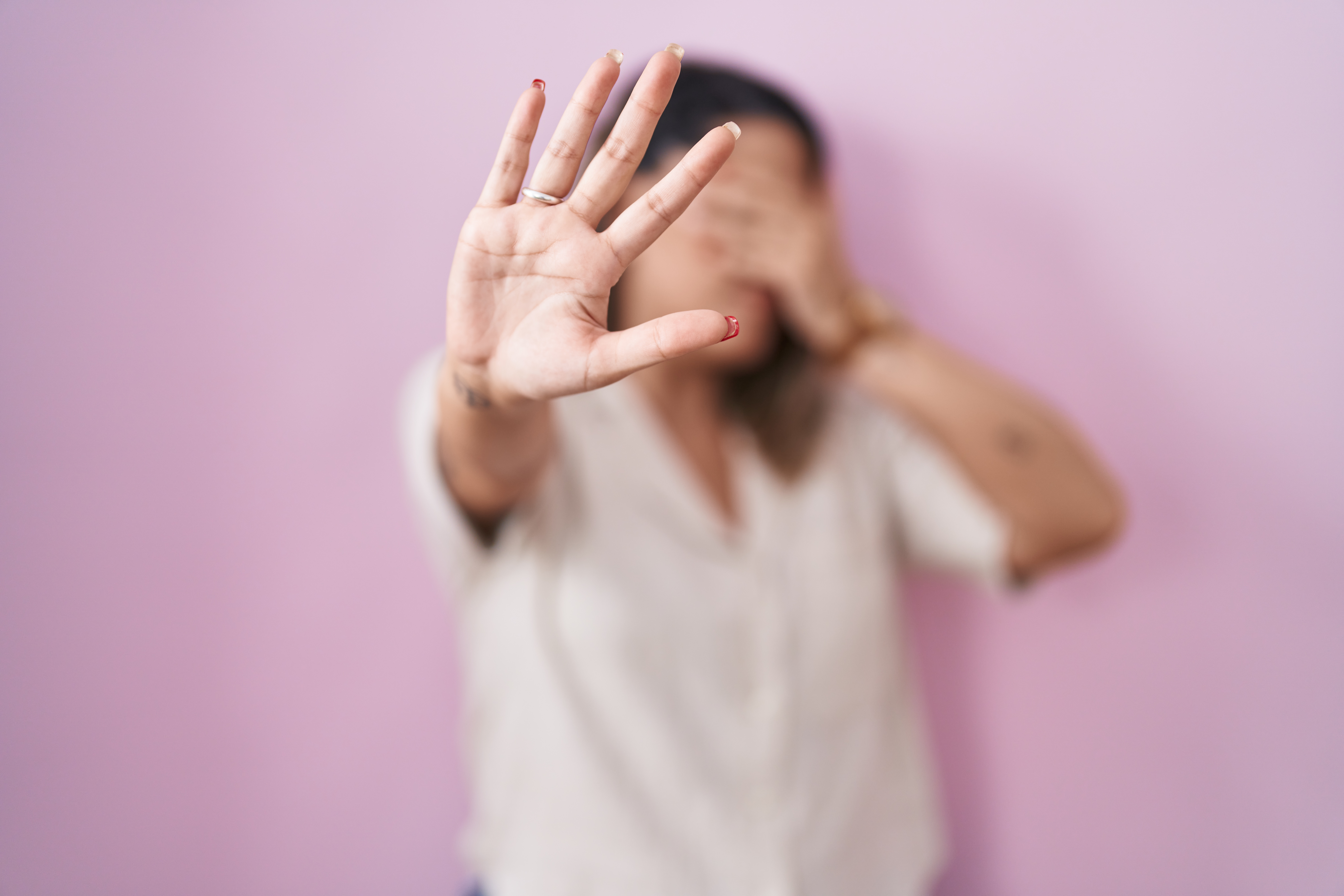 Violência doméstica: Juíza explica como funcionam mecanismos de proteção