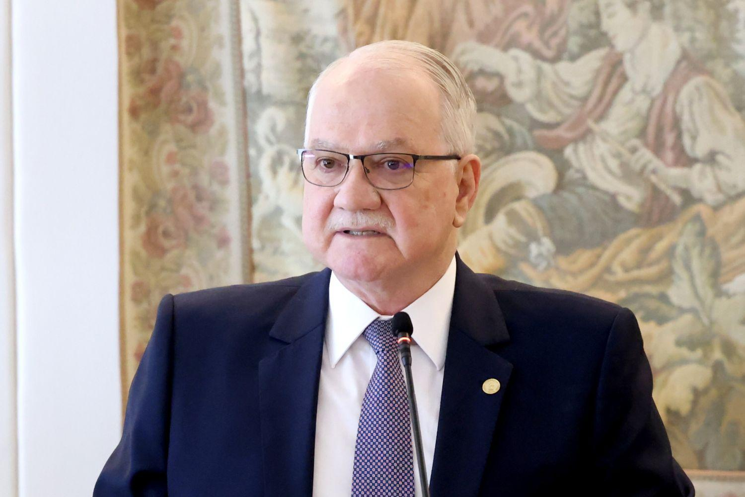 CNJ vai regulamentar fim da aposentadoria compulsória para juízes em 30 dias, diz Fachin