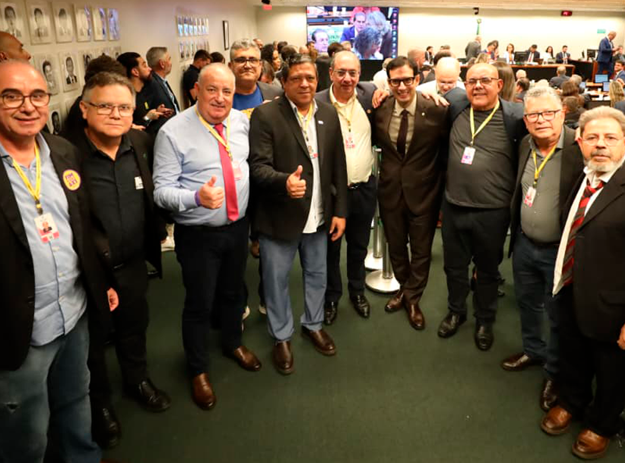 Comissão especial da Câmara dos Deputados aprova parecer do relator, deputado federal Leo Prates sobre redução da jornada de trabalho