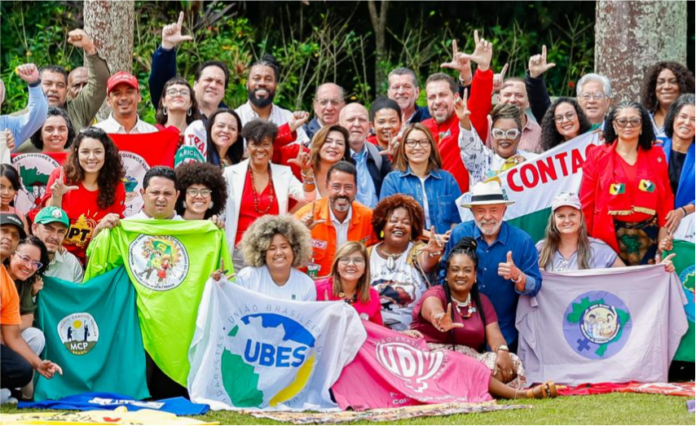 Lula e movimentos discutem pauta