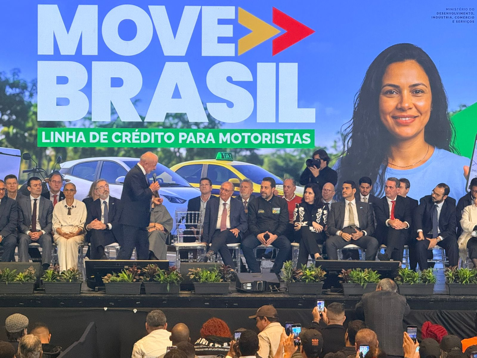 Lula lança programa Move Brasil com crédito facilitado para motoristas de aplicativo, entregadores e taxistas