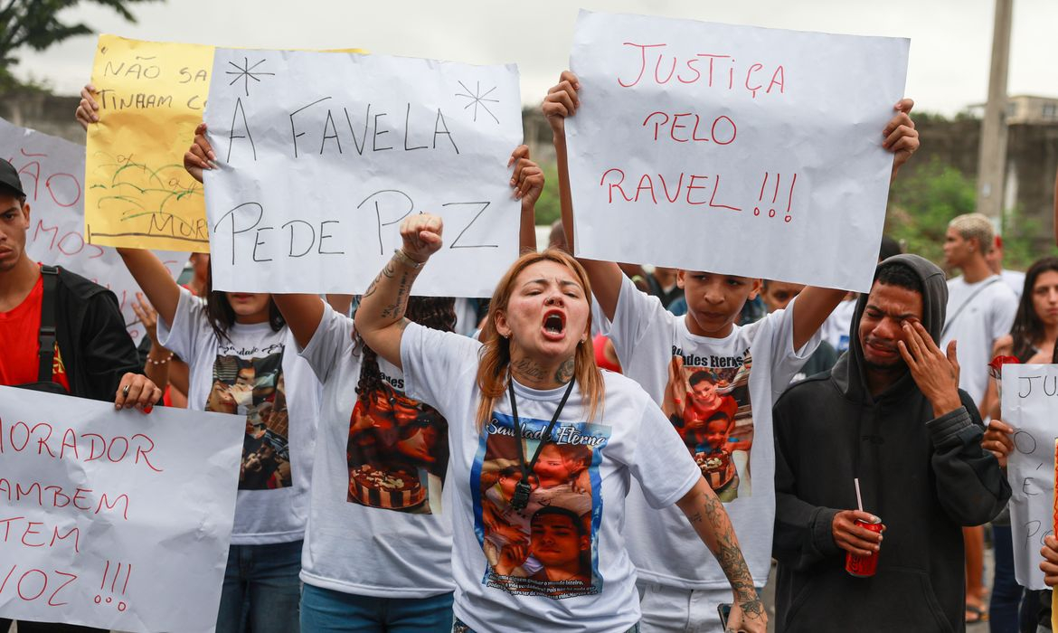 Nove em cada dez moradores de comunidade reprovam operações violentas
