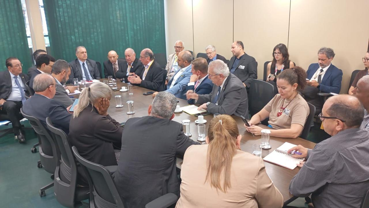 Patah reforça luta pelo fim da escala 6x1 em reunião com governo e parlamentares
