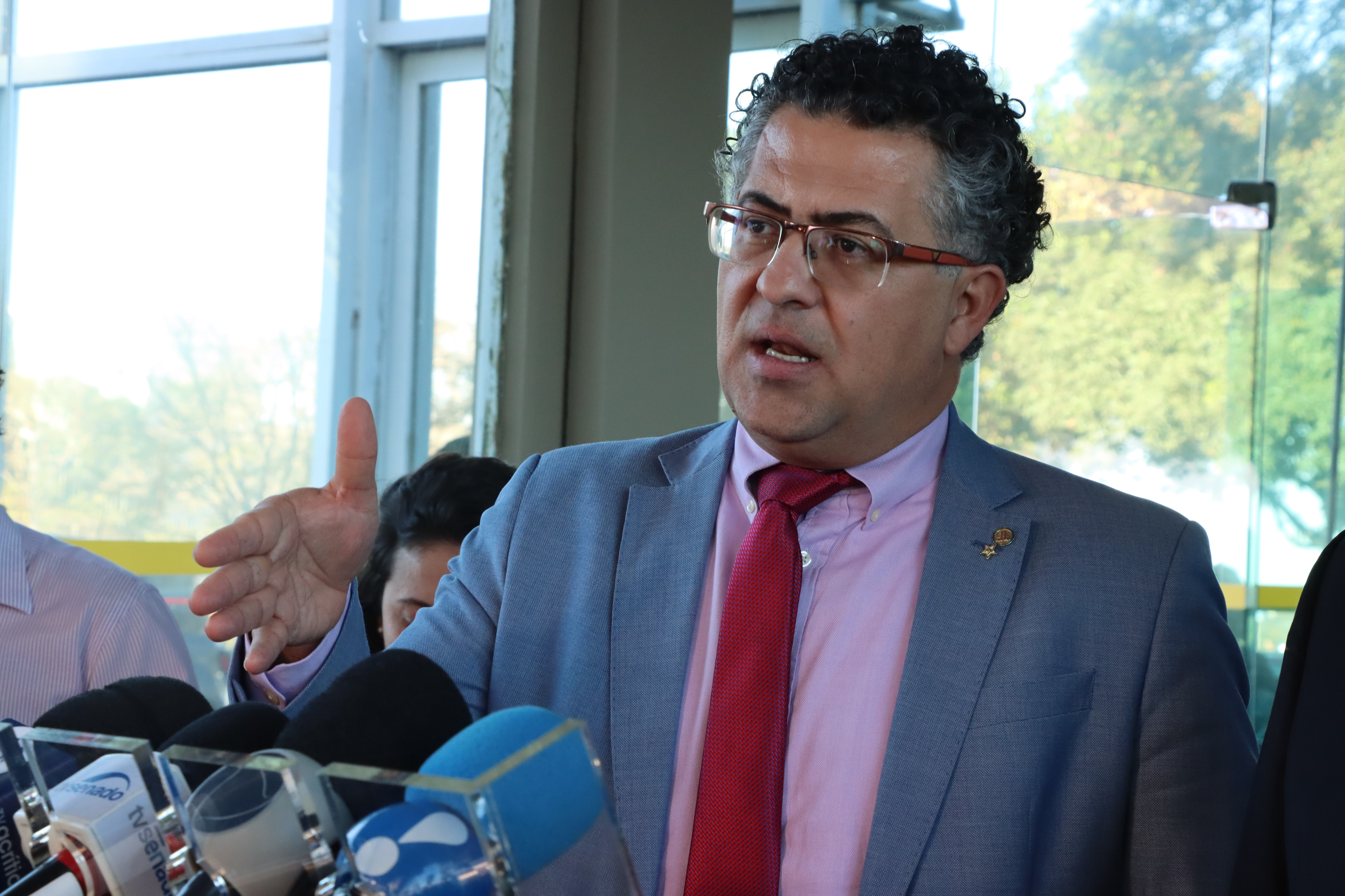 Relatório da PEC do fim da escala 6x1 é adiado e será apresentado em 25/5
