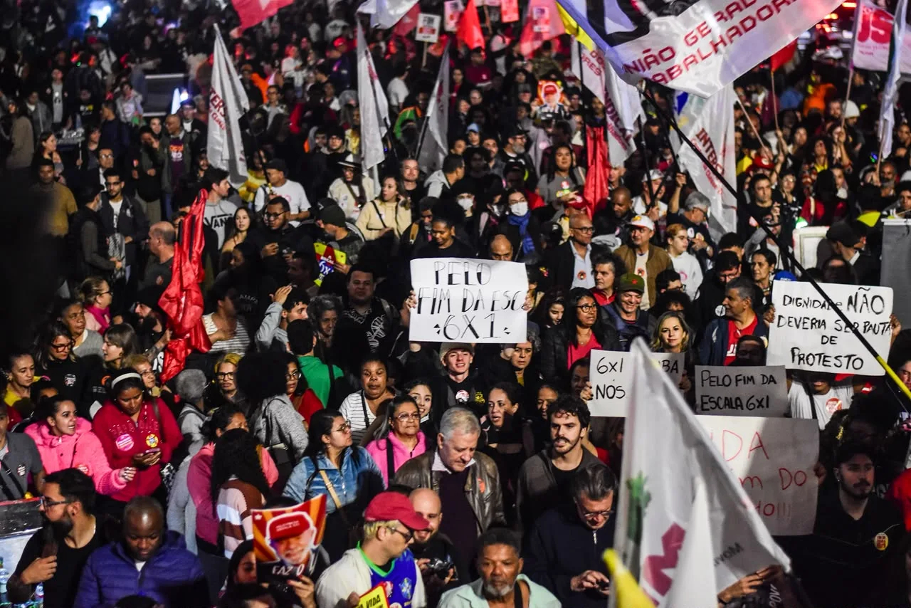 Sem transição, manifestantes fecham a Avenida Paulista pelo fim da escala 6×1