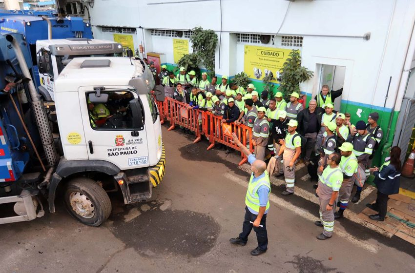 Trabalhadores da Loga Jaguaré recebem homenagem e café da manhã em celebração ao Dia da Limpeza Urbana