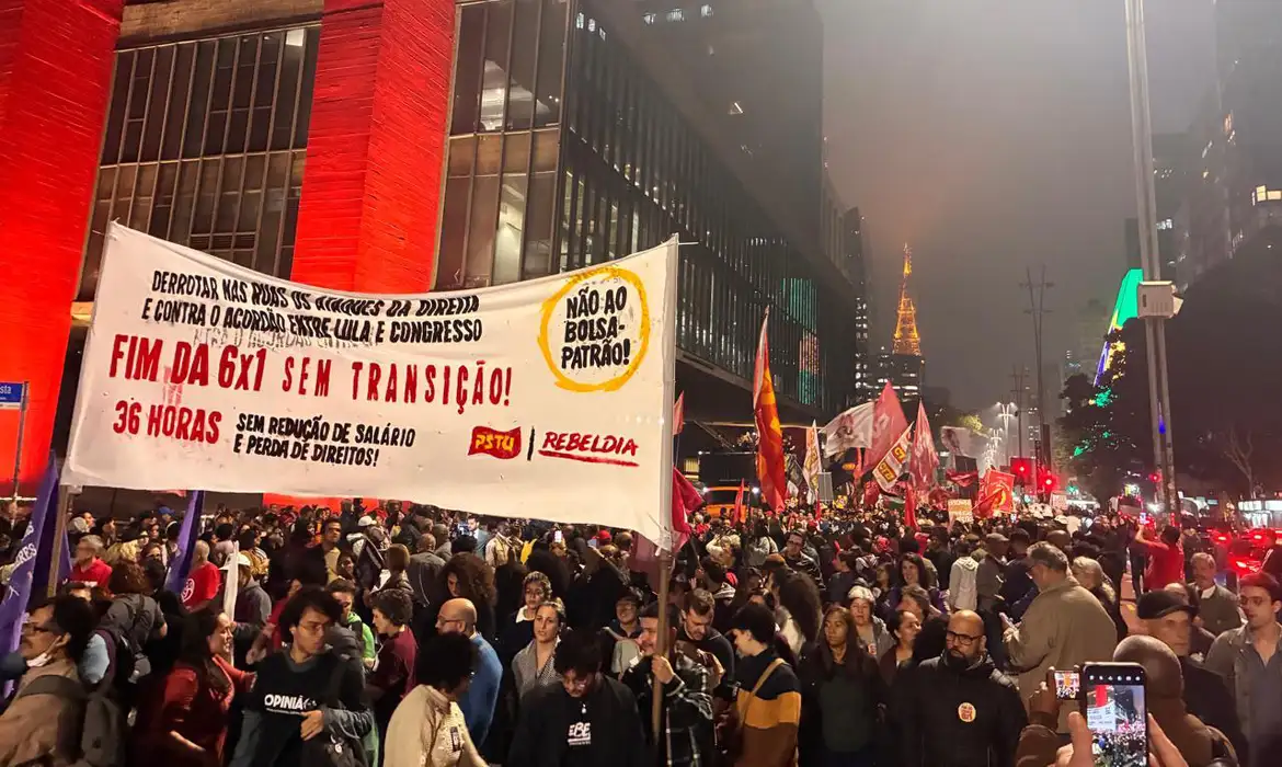 UGT participa de ato na Avenida Paulista pede fim da escala 6x1