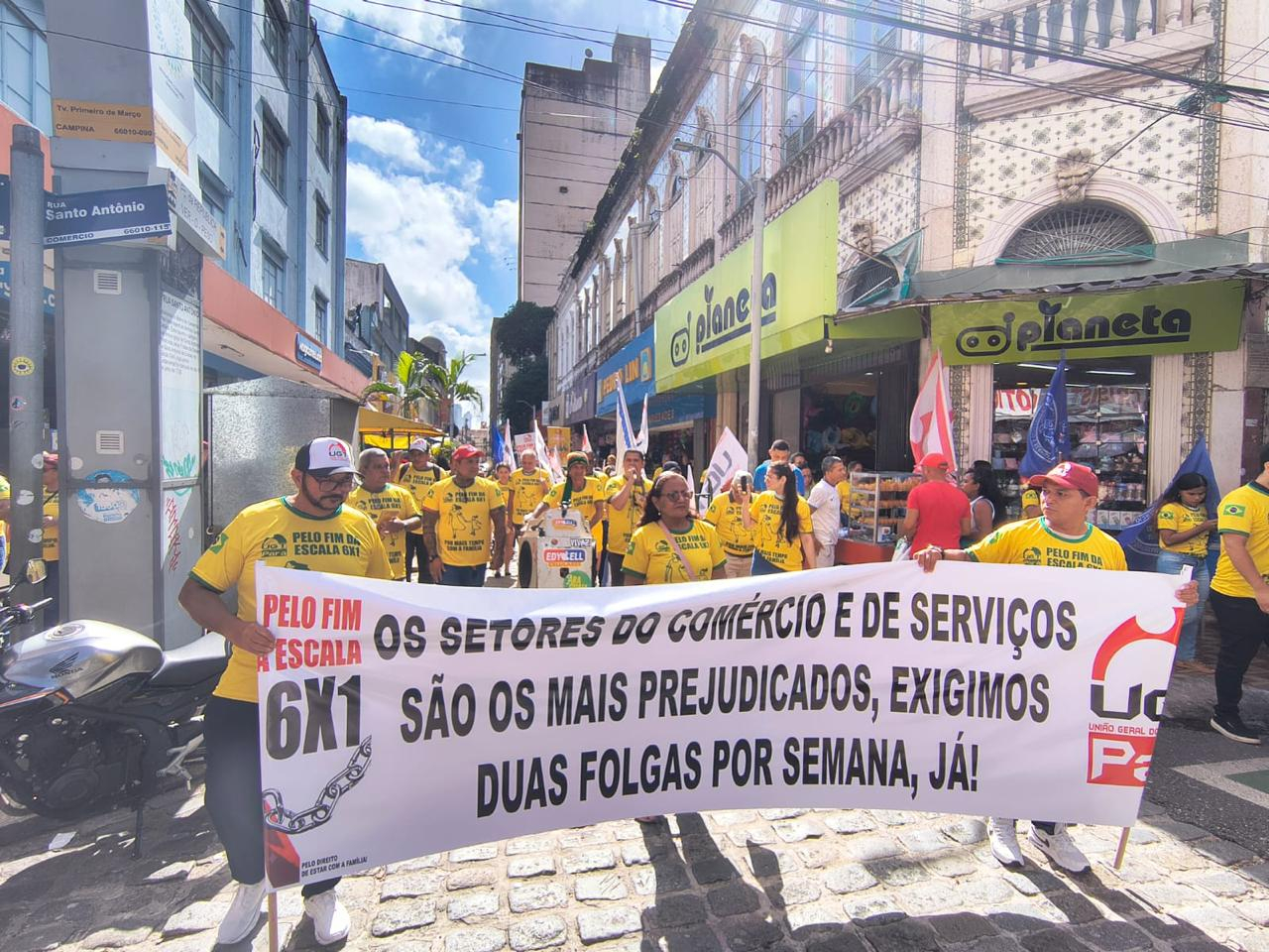 A UGT-PARÁ inicia os protestos pelo fim da 6x1 com uma caminhada e panfletagem pelo Comércio popular de Belém