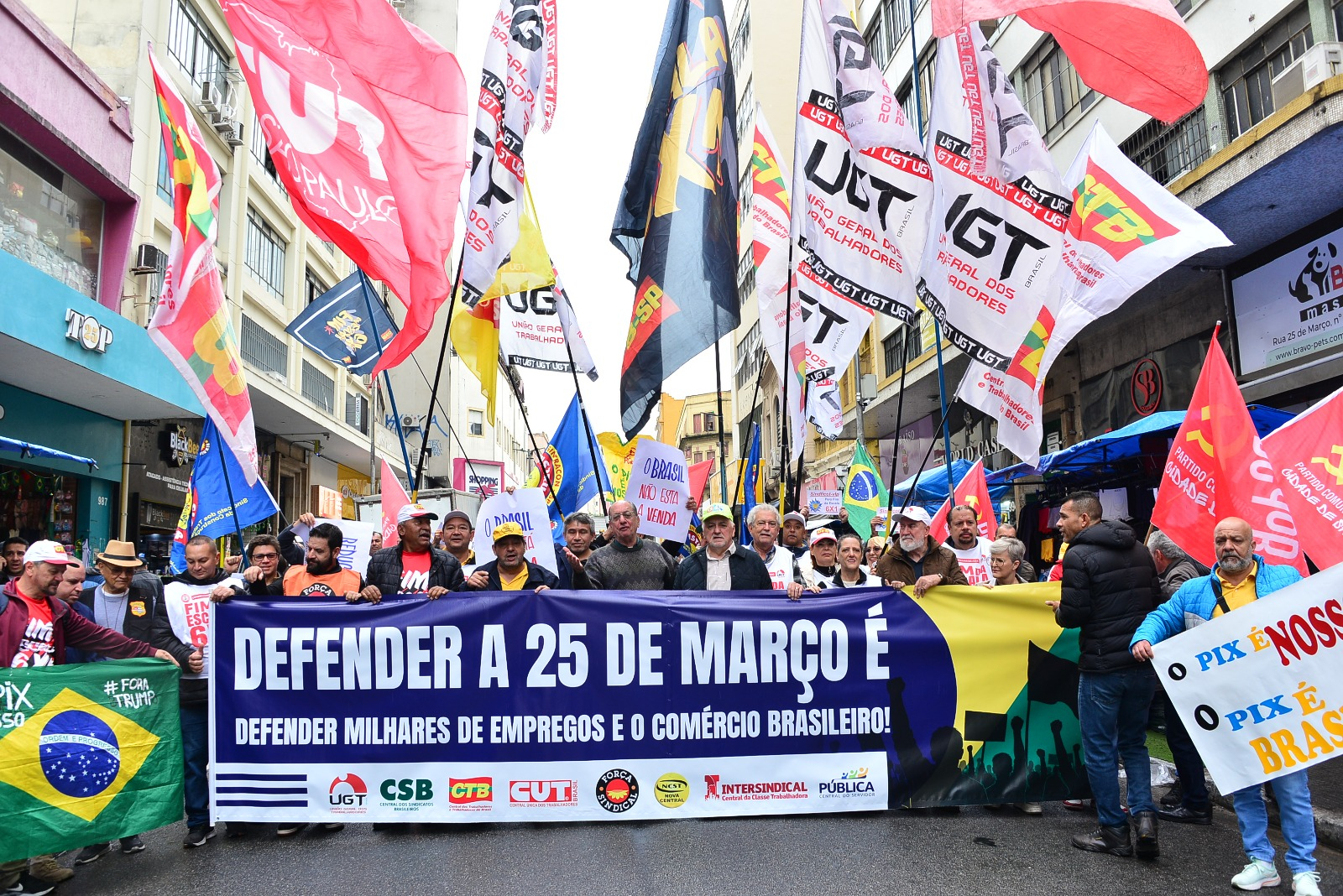 Comerciários de São Paulo e UGT lideram ato em defesa dos trabalhadores na Rua 25 de Março