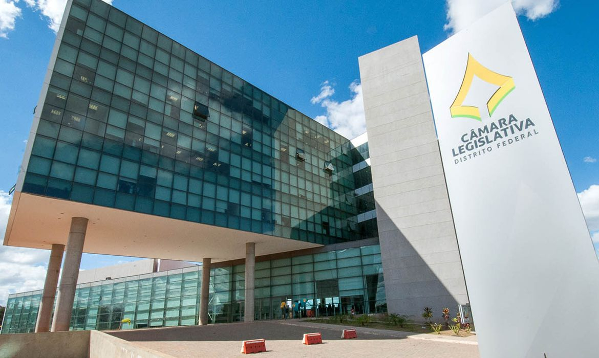 Deputados distritais de Brasilia acabam com jornada 6x1 de terceirizados