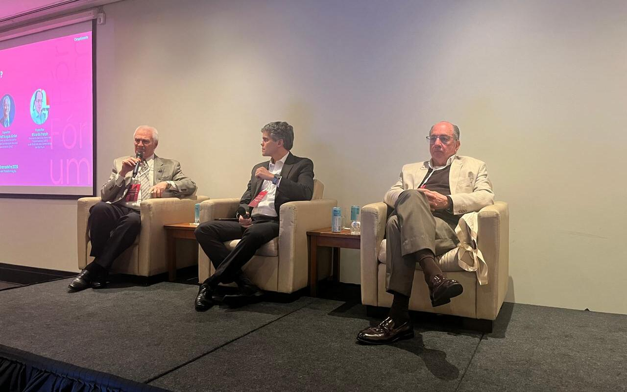 Ricardo Patah defende o fim da escala 6x1 durante participação no Fórum Granadeiro 2026