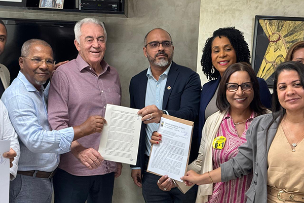 UGT-BA entrega manifesto ao senador Otto Alencar em defesa do fim da escala 6x1