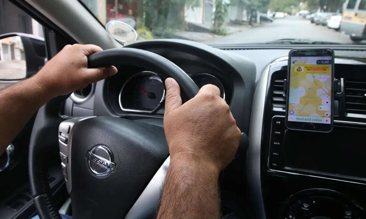 STF adia julgamento sobre vínculo de motoristas de aplicativo