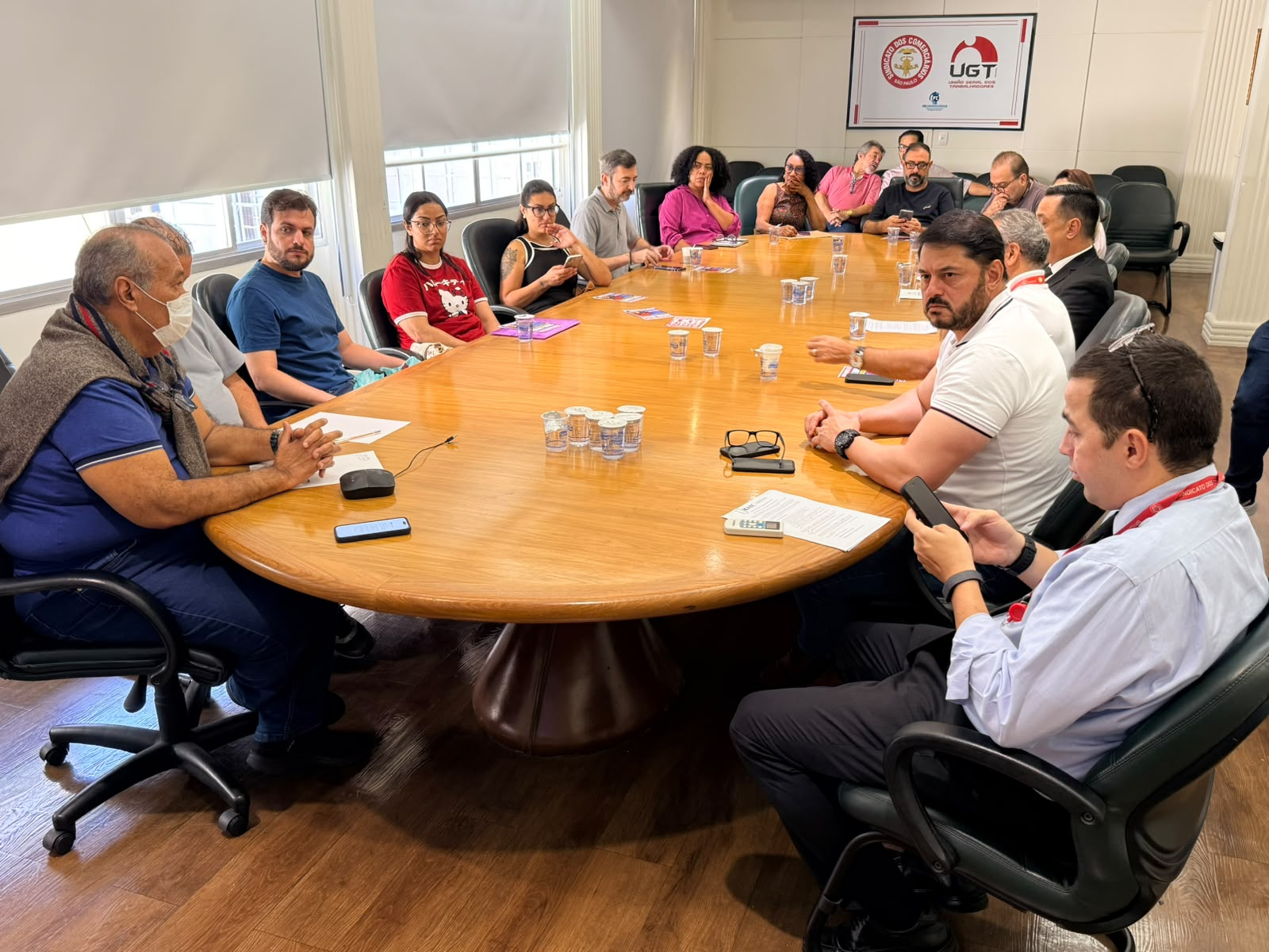 UGT e SECSP se reúnem com trabalhadores das Casas Bahia após decisão que suspende demissões