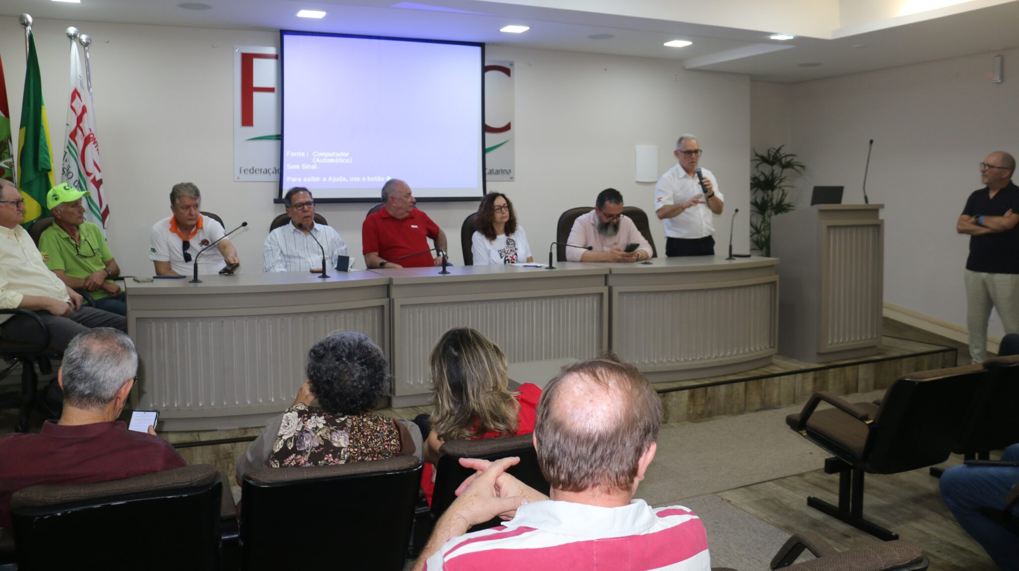 UGT reforça unidade do movimento sindical em encontro sobre as eleições de 2026 em Santa Catarina