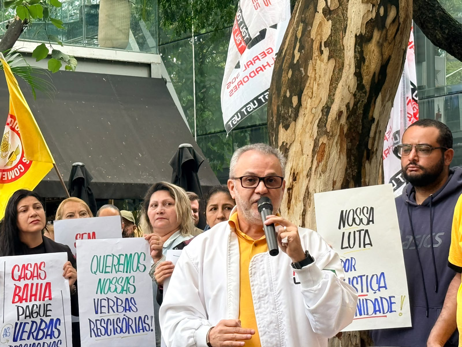 Comerciários realizam ato na Berrini e cobram Casas Bahia pelo pagamento das verbas rescisórias