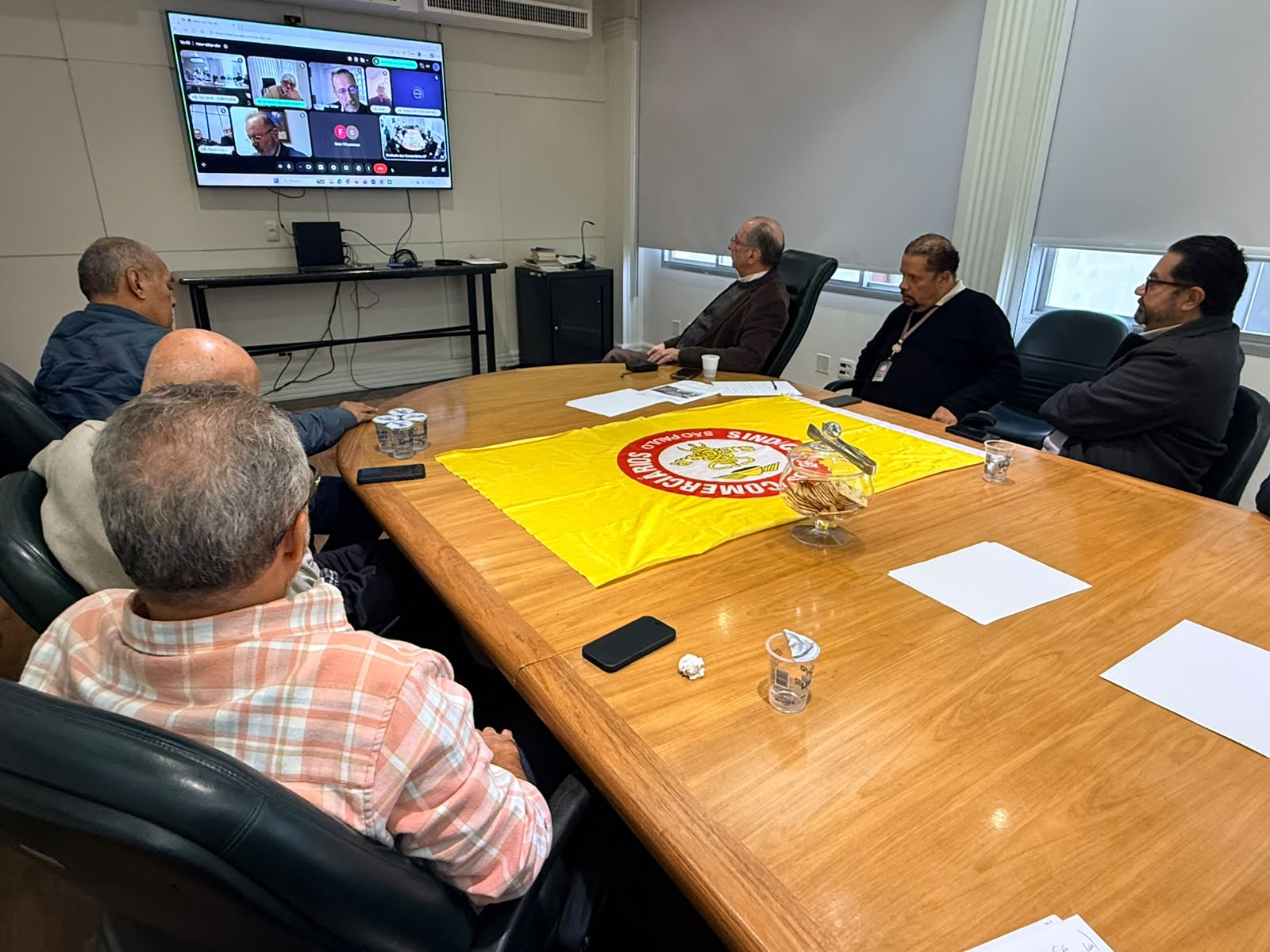 Entidades sindicais se reúnem com a CNTC para discutir situação das Casas Bahia