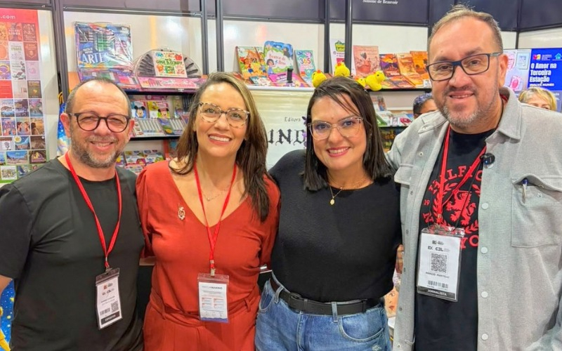 Psicóloga do Sincomerciários de Jundiaí visita Bienal do Livro SP