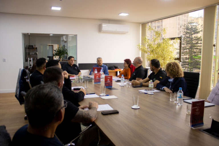 FEEAC RS reúne diretoria para encaminhar campanha salarial, encontro de mulheres e mobilização sindical