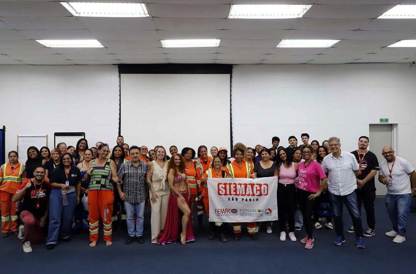 Outubro Rosa: SIEMACO-SP leva conscientização sobre câncer de mama e dança do ventre a trabalhadoras da SP Urbano
