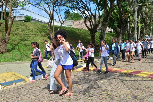 Associação Ponte Brasilitalia comemora semana das crianças no Clube de Campo dos Comerciários