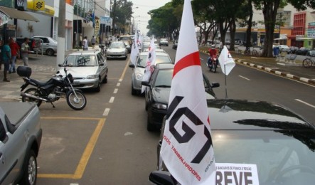 Bancários de Franca fazem carreata no segundo dia da greve