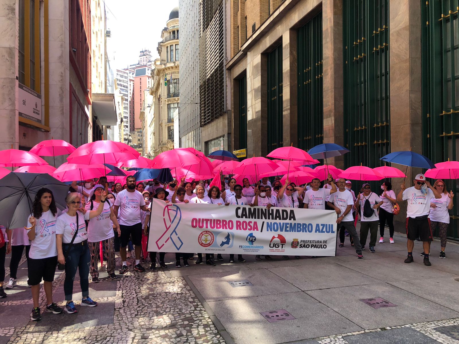 COMERCIÁRIOS DE SP REALIZAM CAMINHADA OUTUBRO ROSA/NOVEMBRO AZUL