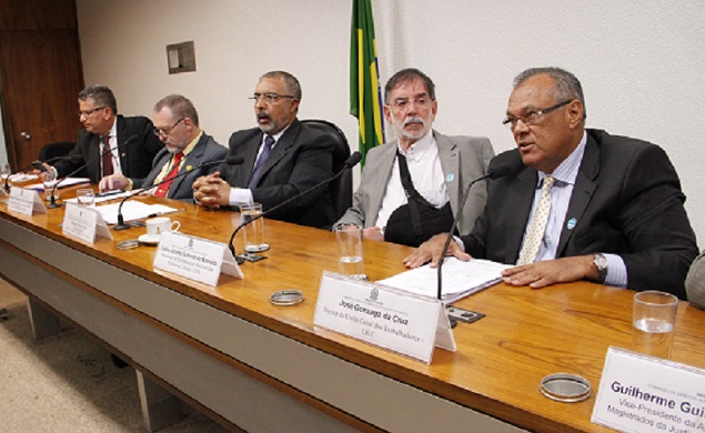 Centrais sindicais aceitam, com ressalvas, plano de proteção do emprego