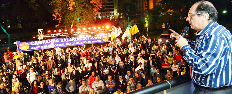 Comerciários de SP aprovam pauta de reivindicação 2013